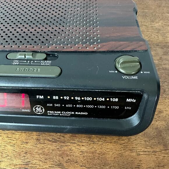Vintage EUC Retro GE Alarm Clock AM/FM Radio 7-4313B Woodgrain Working Tested - Picture 5 of 10